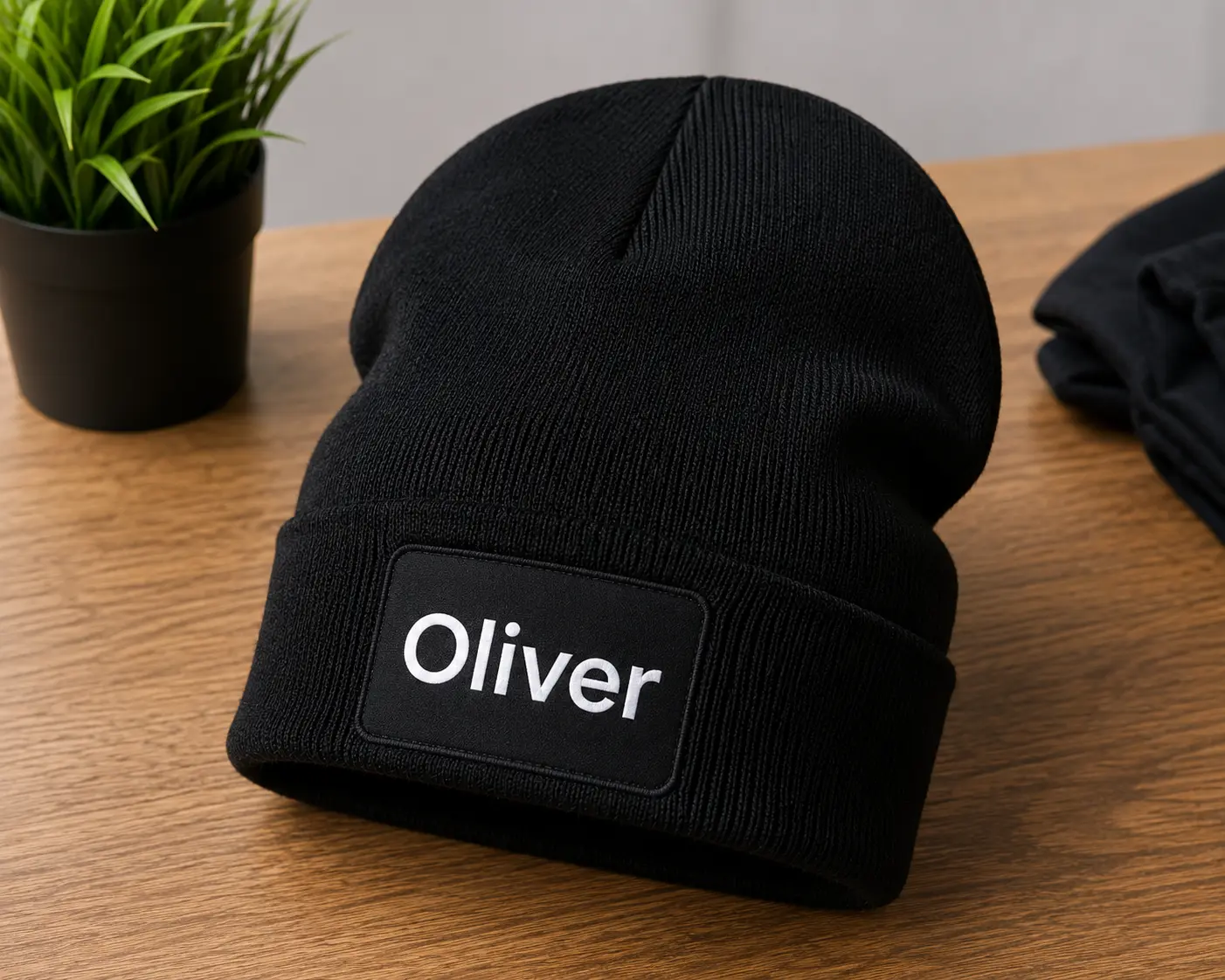 DTF potlač čiernej čiapky s menom Oliver
